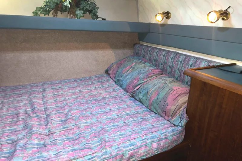 Slide: The Image of Bayliner 4588 Pilothouse 1989 - 55