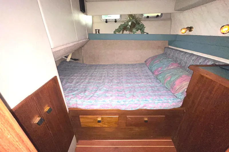 Slide: The Image of Bayliner 4588 Pilothouse 1989 - 56