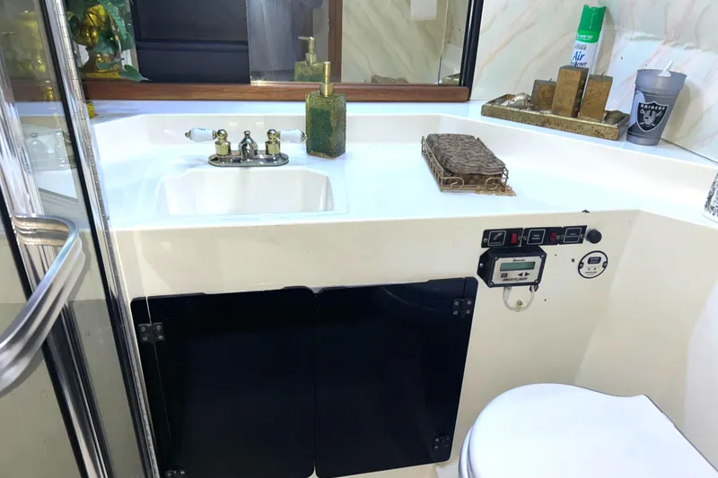 Slide: The Image of Bayliner 4588 Pilothouse 1989 - 58