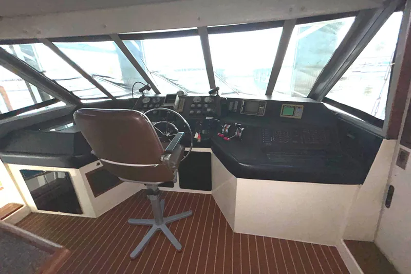 Slide: The Image of Bayliner 4588 Pilothouse 1989 - 66