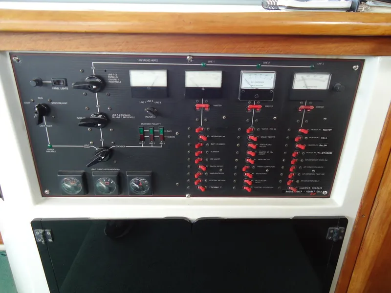 Slide: The Image of Bayliner 4588 Pilothouse 1989 - 67