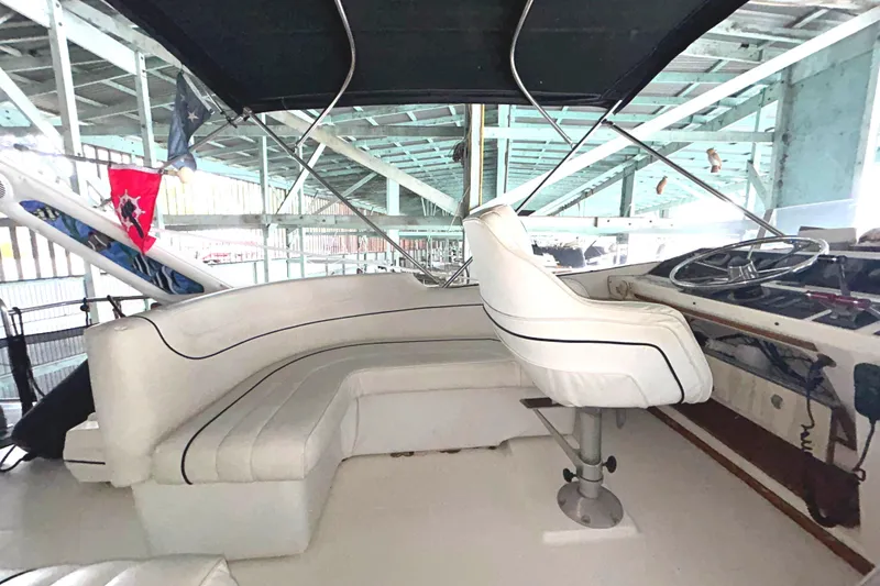 Slide: The Image of Bayliner 4588 Pilothouse 1989 - 72