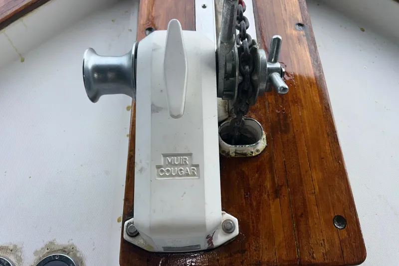 Slide: The Image of Windlass on 1989 Bayliner 4588 Pilothouse boat deck, featuring Muir Cougar branding. - 81