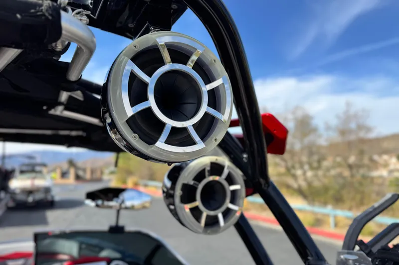 Slide: The Image of 2014 Supra SA350 boat speakers mounted on a wakeboard tower, clear sky background. - 16