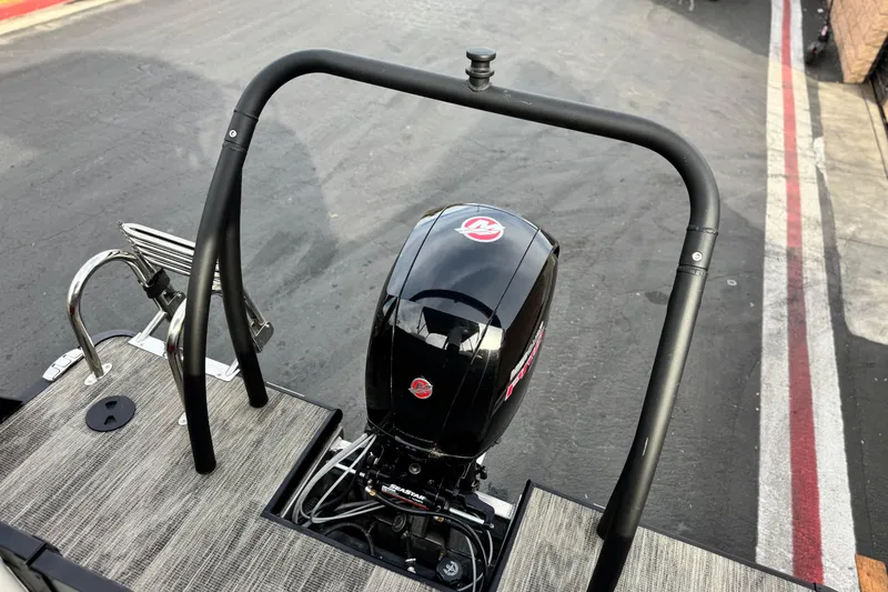 Slide: The Image of 2023 Viaggio Diamante 23E boat engine and deck, featuring sleek design and modern equipment. - 18