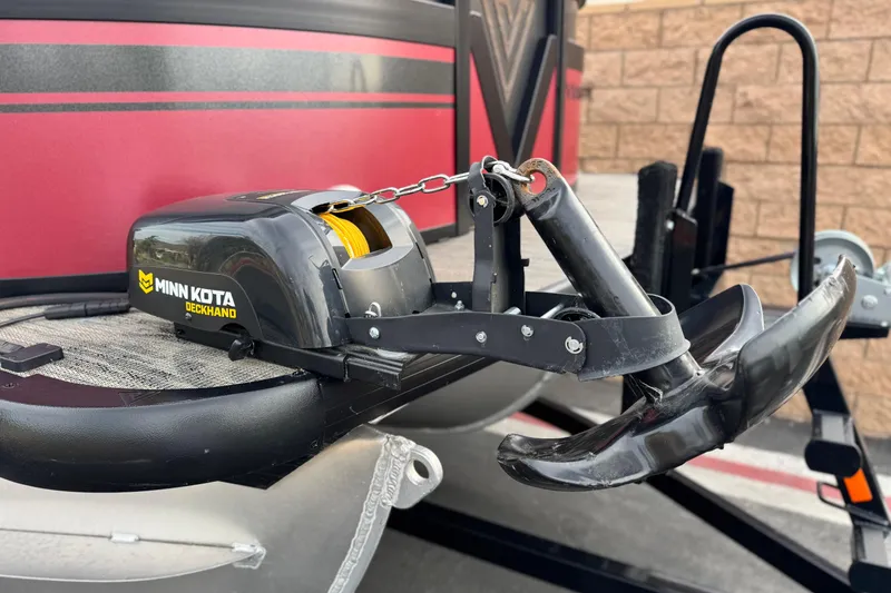 Slide: The Image of Minn Kota Deckhand anchor on 2023 Viaggio Diamante 23E boat, close-up view. - 9