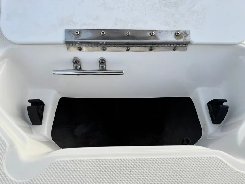 Slide: The Image of Hurricane SunDeck 187 with 150HP Yamaha Fourstroke EFI Outboard 2019 - 14