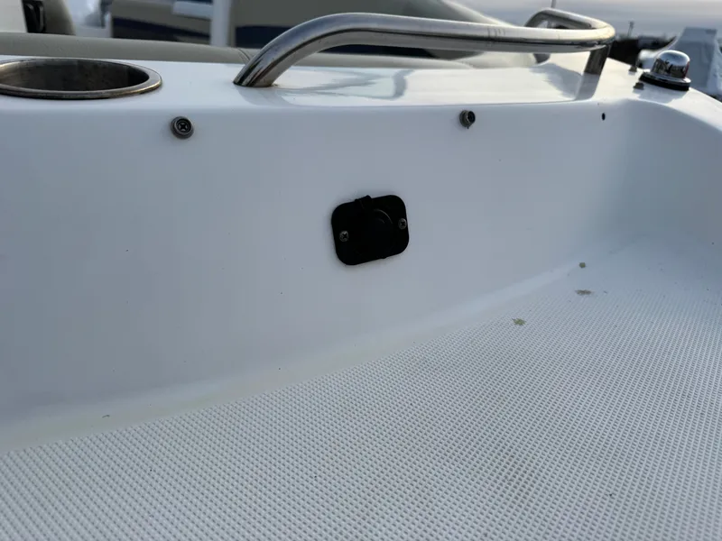 Slide: The Image of Hurricane SunDeck 187 with 150HP Yamaha Fourstroke EFI Outboard 2019 - 15