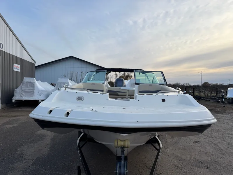 Slide: The Image of Hurricane SunDeck 187 with 150HP Yamaha Fourstroke EFI Outboard 2019 - 18