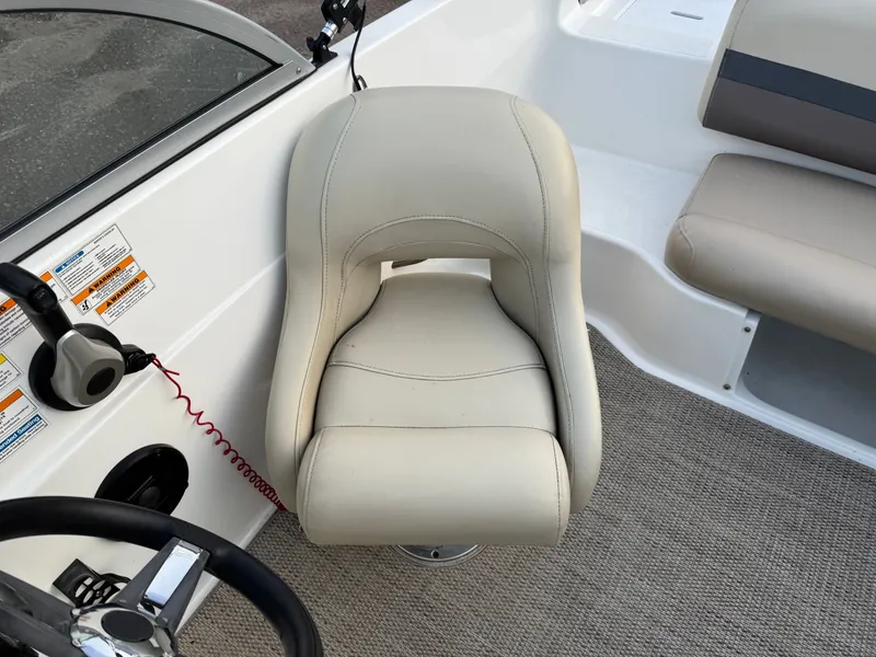 Slide: The Image of Hurricane SunDeck 187 with 150HP Yamaha Fourstroke EFI Outboard 2019 - 23