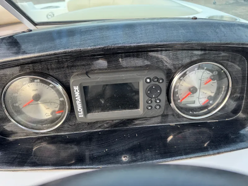 Slide: The Image of Hurricane SunDeck 187 with 150HP Yamaha Fourstroke EFI Outboard 2019 - 25