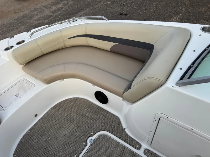 Slide: The Image of Hurricane SunDeck 187 with 150HP Yamaha Fourstroke EFI Outboard 2019 - 29