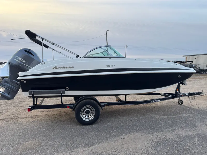 Slide: The Image of Hurricane SunDeck 187 with 150HP Yamaha Fourstroke EFI Outboard 2019 - 30