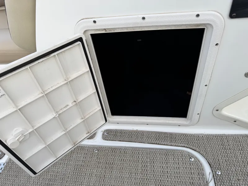 Slide: The Image of Hurricane SunDeck 187 with 150HP Yamaha Fourstroke EFI Outboard 2019 - 33