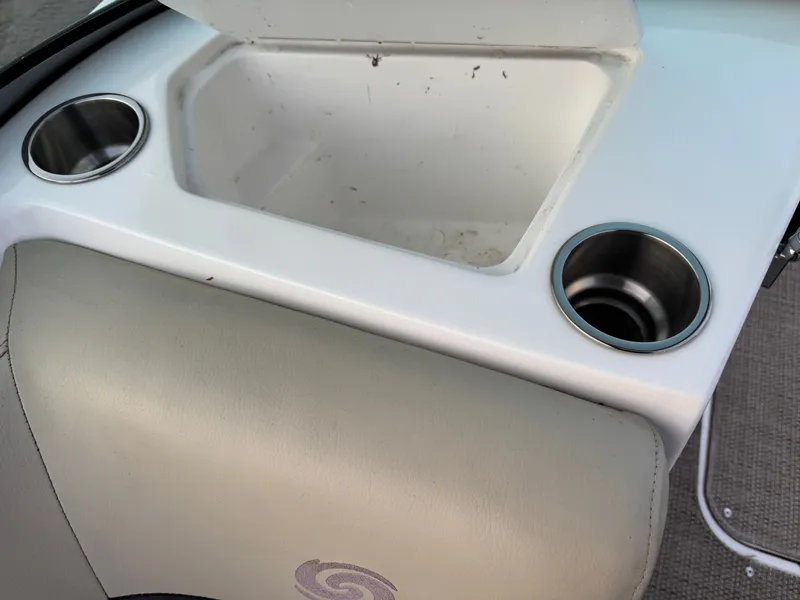 Slide: The Image of Hurricane SunDeck 187 with 150HP Yamaha Fourstroke EFI Outboard 2019 - 38