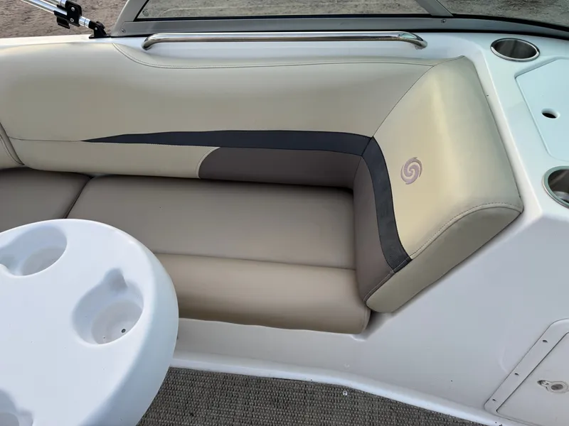 Slide: The Image of Hurricane SunDeck 187 with 150HP Yamaha Fourstroke EFI Outboard 2019 - 39