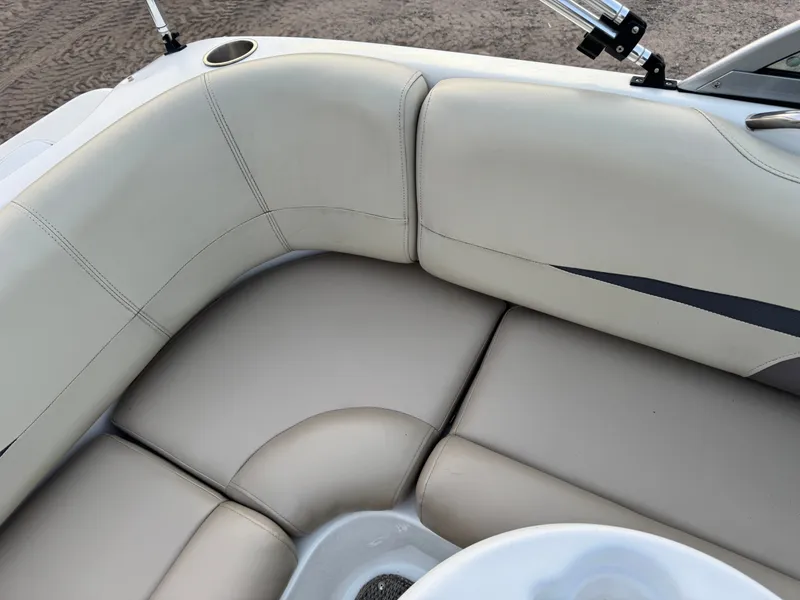 Slide: The Image of Hurricane SunDeck 187 with 150HP Yamaha Fourstroke EFI Outboard 2019 - 40