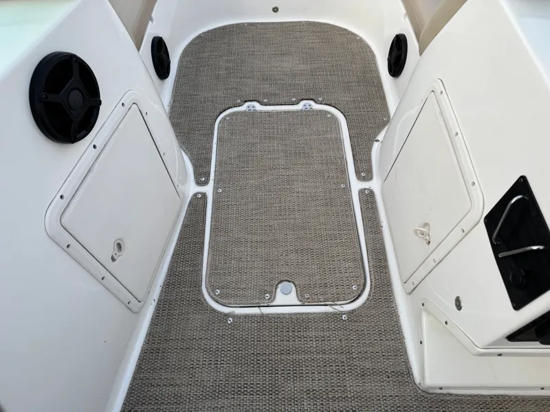 Slide: The Image of Hurricane SunDeck 187 with 150HP Yamaha Fourstroke EFI Outboard 2019 - 44