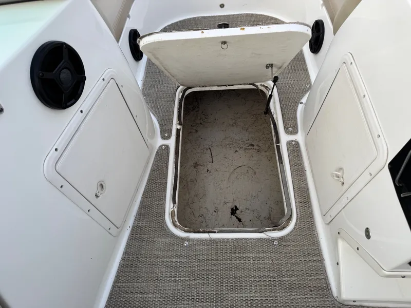 Slide: The Image of Hurricane SunDeck 187 with 150HP Yamaha Fourstroke EFI Outboard 2019 - 45