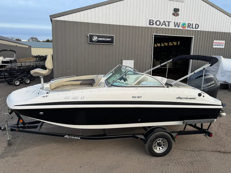 Slide: The Image of Hurricane SunDeck 187 with 150HP Yamaha Fourstroke EFI Outboard 2019 - 5