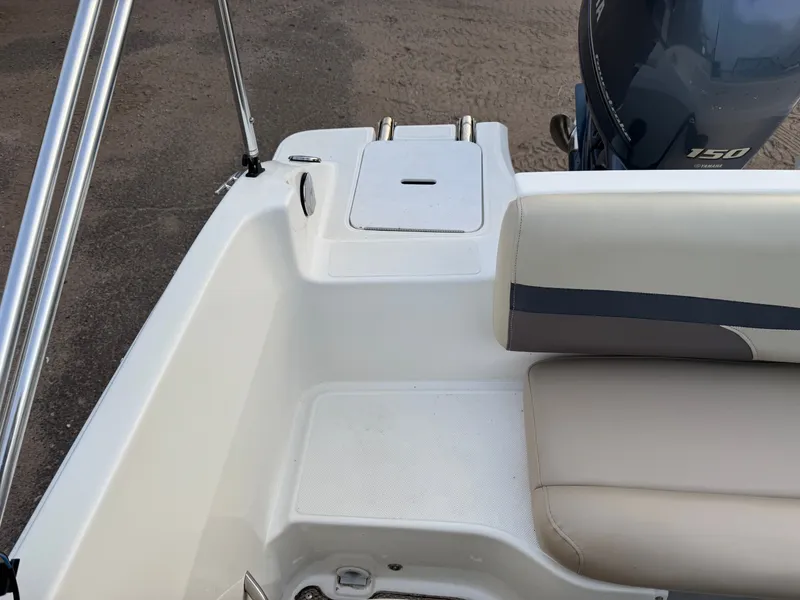 Slide: The Image of Hurricane SunDeck 187 with 150HP Yamaha Fourstroke EFI Outboard 2019 - 50