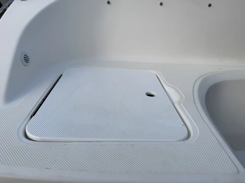 Slide: The Image of Hurricane SunDeck 187 with 150HP Yamaha Fourstroke EFI Outboard 2019 - 53