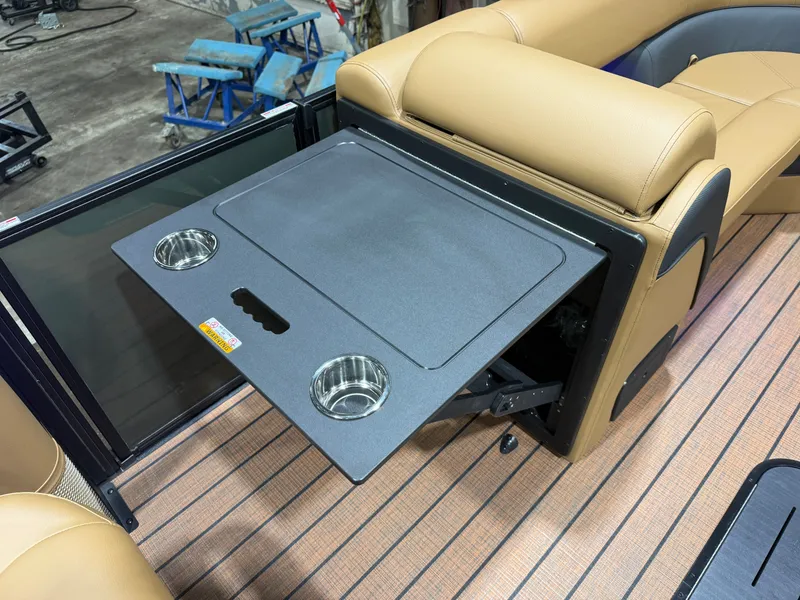 Slide: The Image of Bentley Pontoons Elite 223 Swingback Tritoon 2026 - 25