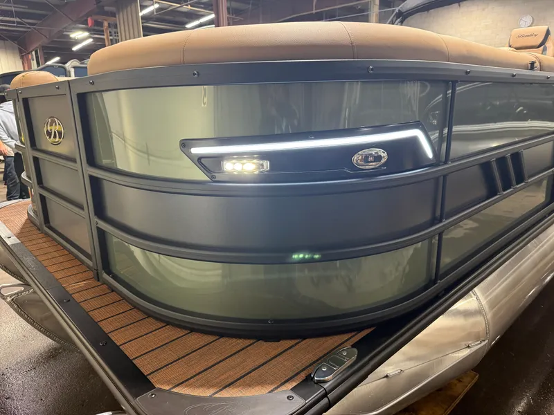 Slide: The Image of Bentley Pontoons Elite 223 Swingback Tritoon 2026 - 41