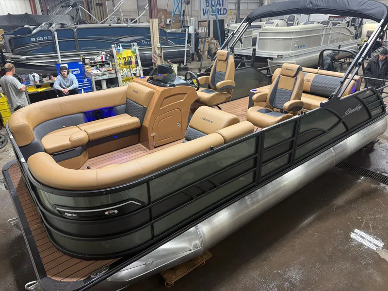 The Image of Bentley Pontoons Elite 223 Swingback Tritoon 2026 - 1