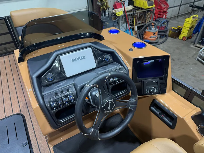 Slide: The Image of Bentley Pontoons Elite 223 Swingback Tritoon 2026 - 12