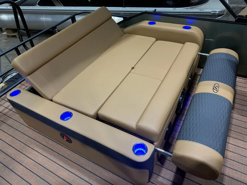 Slide: The Image of Bentley Pontoons Elite 223 Swingback Tritoon 2026 - 20