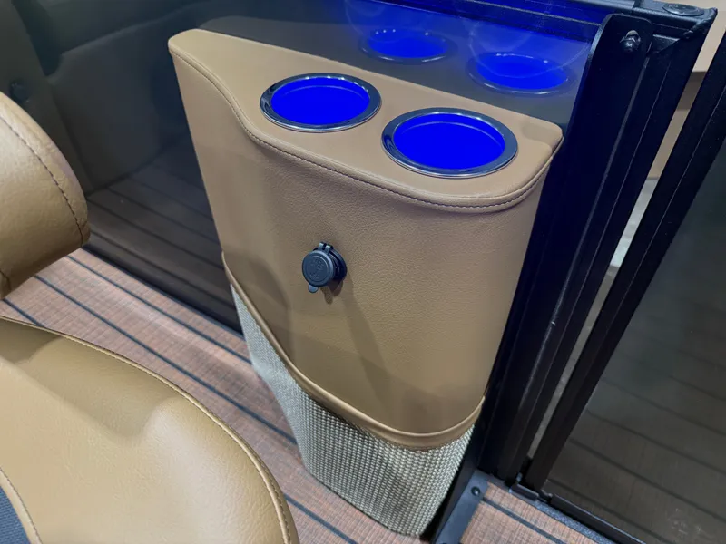 Slide: The Image of Bentley Pontoons Elite 223 Swingback Tritoon 2026 - 23