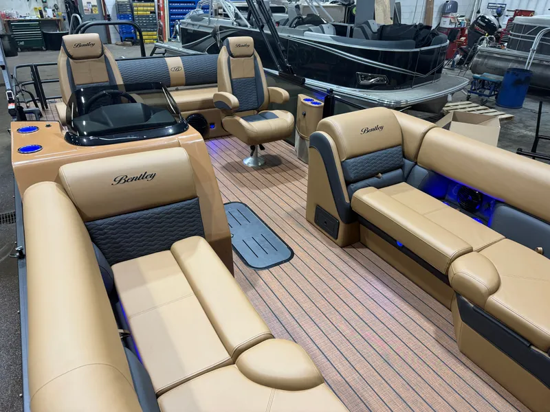 Slide: The Image of Bentley Pontoons Elite 223 Swingback Tritoon 2026 - 34