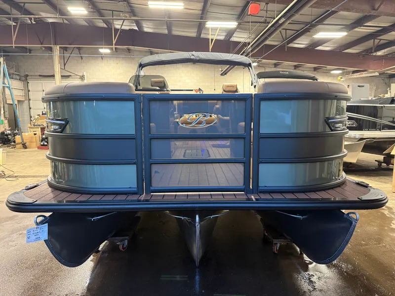 Slide: The Image of Bentley Pontoons Elite 223 Swingback Tritoon 2026 - 39