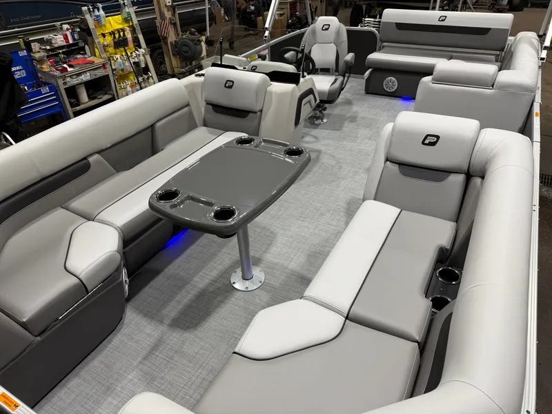 Slide: The Image of Princecraft Vectra 23 RL Tritoon & Mercury 4-Stroke EFI 2026 - 25