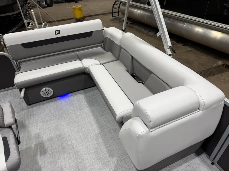 Slide: The Image of Princecraft Vectra 23 RL Tritoon & Mercury 4-Stroke EFI 2026 - 27