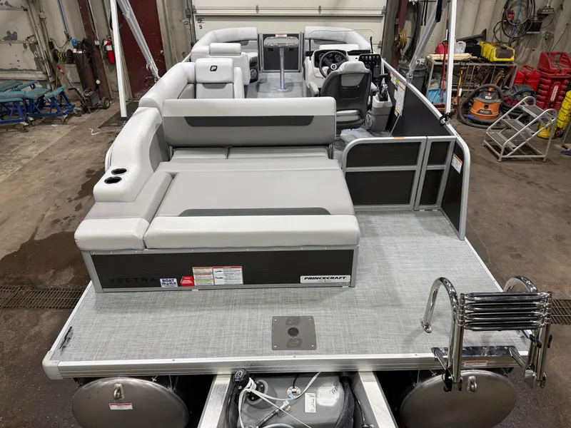 Slide: The Image of Princecraft Vectra 23 RL Tritoon & Mercury 4-Stroke EFI 2026 - 4