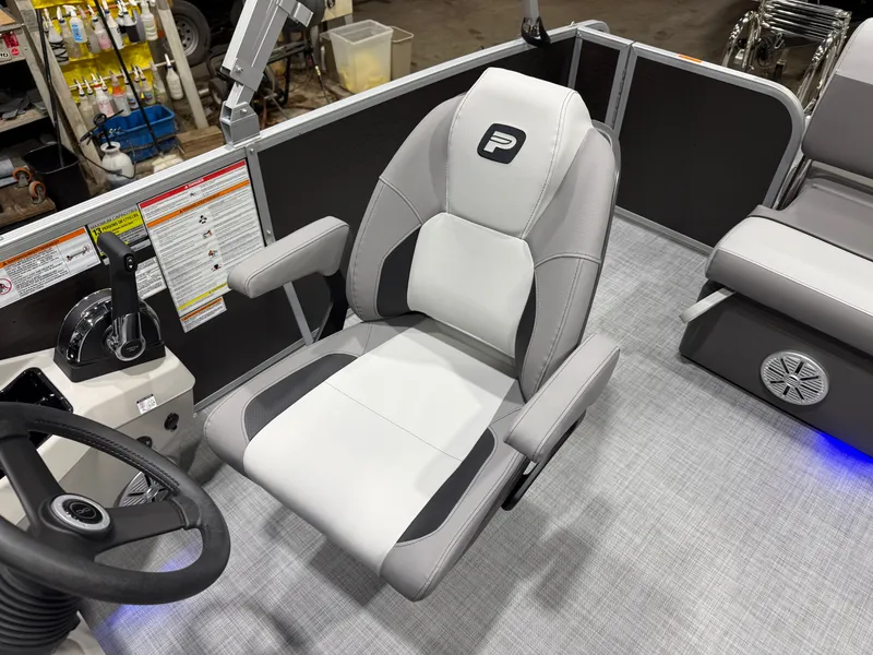 Slide: The Image of Princecraft Vectra 23 RL Tritoon & Mercury 4-Stroke EFI 2026 - 9