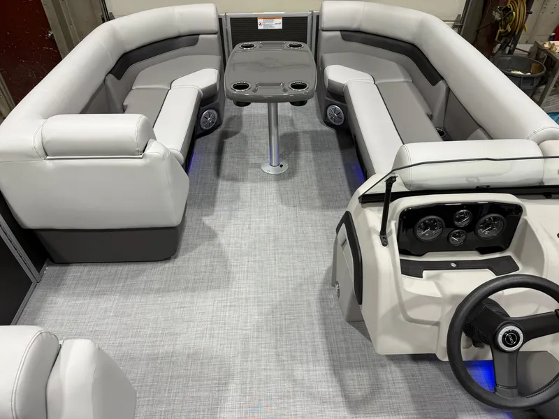 Slide: The Image of Princecraft Vectra 150HP 23 RL Tritoon 2026 - 22