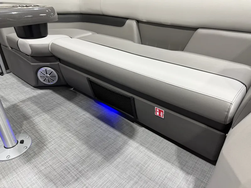 Slide: The Image of Princecraft Vectra 150HP 23 RL Tritoon 2026 - 24