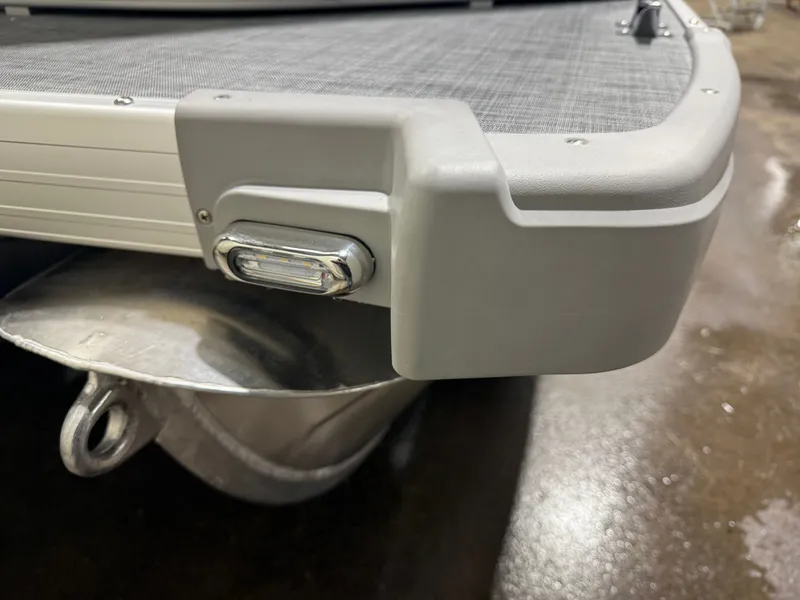 Slide: The Image of Princecraft Vectra 150HP 23 RL Tritoon 2026 - 29