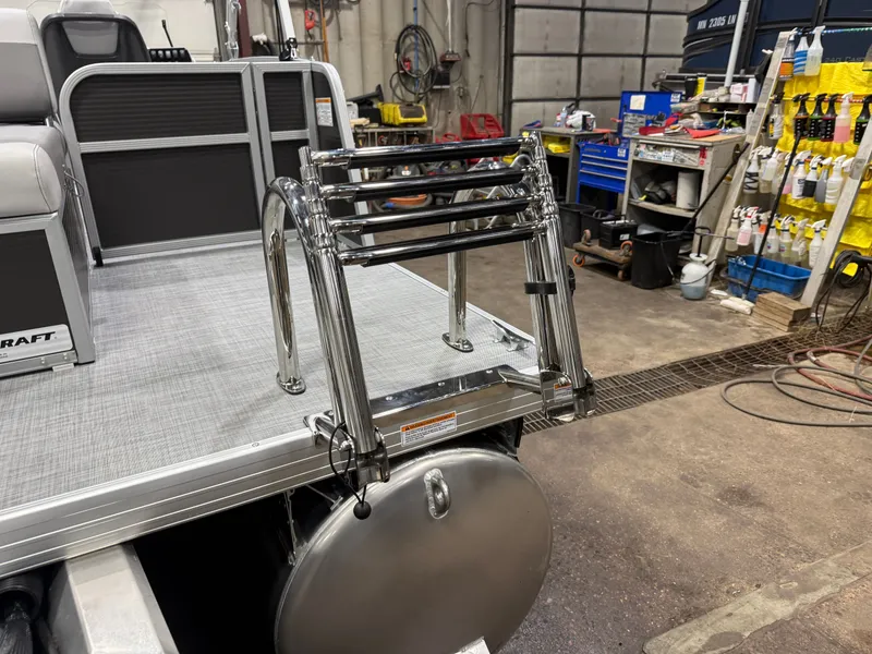 Slide: The Image of Princecraft Vectra 150HP 23 RL Tritoon 2026 - 35