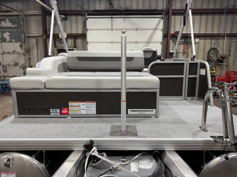 Slide: The Image of Princecraft Vectra 150HP 23 RL Tritoon 2026 - 36