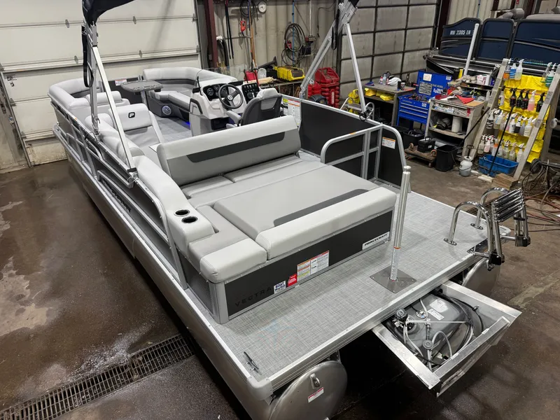 Slide: The Image of Princecraft Vectra 150HP 23 RL Tritoon 2026 - 39