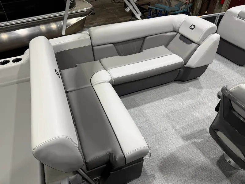 Slide: The Image of Princecraft Vectra 23 RL Swingback Tritoon & Mercury 4-Stroke EFI 2026 - 16