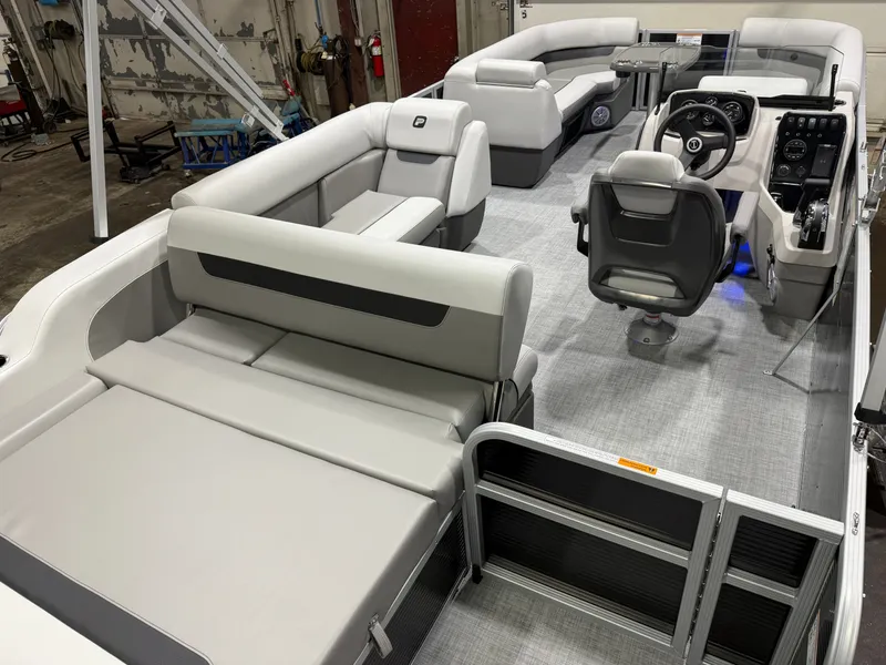 Slide: The Image of Princecraft Vectra 23 RL Swingback Tritoon & Mercury 4-Stroke EFI 2026 - 19