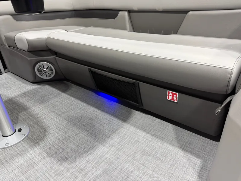 Slide: The Image of Princecraft Vectra 23 RL Swingback Tritoon & Mercury 4-Stroke EFI 2026 - 22