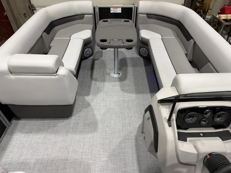 Slide: The Image of Princecraft Vectra 150HP 23 RL Tritoon 2026 - 21