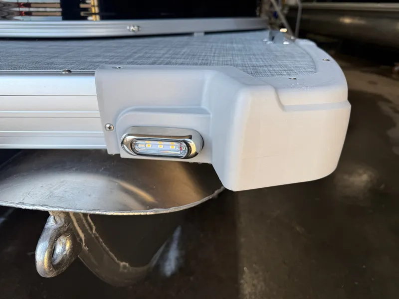 Slide: The Image of Princecraft Vectra 150HP 23 RL Tritoon 2026 - 28