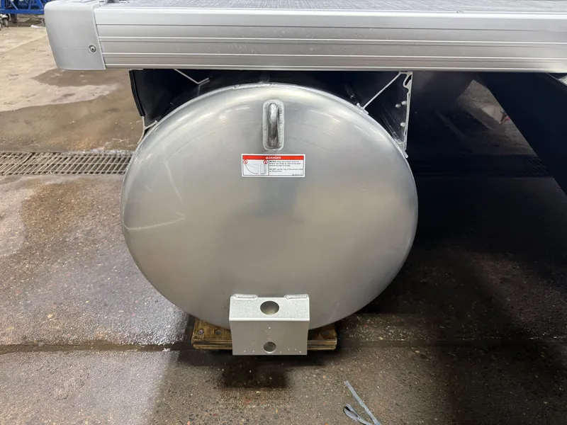 Slide: The Image of Princecraft Vectra 150HP 23 RL Tritoon 2026 - 32